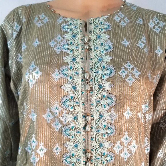 Large Pakistani Fancy Embroidered Jacquard Cotton Broshia Banarsi Shalwar Kameez - Picture 8 of 13